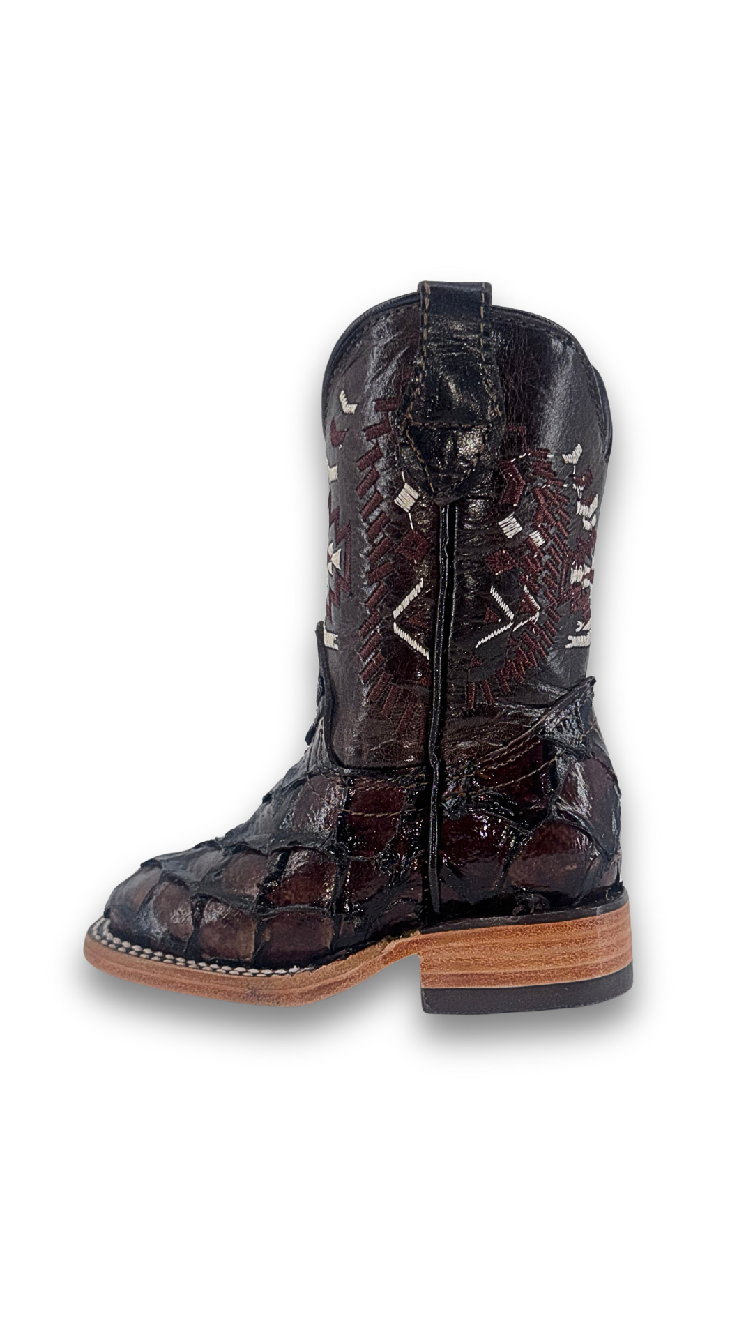 Side view of the clone fish pirarucu Aztec kids boot in all brown, featuring a square toe, pirarucu vamp, embroider shaft, leather sole, and rubber heel.