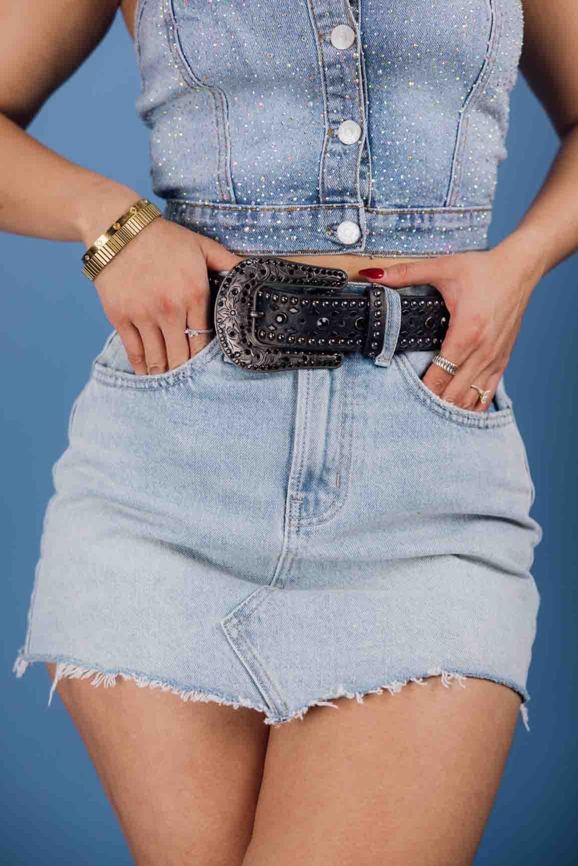 The 90's Vintage mini skirt is made of light-wash denim with frayed edges and a mid-rise fit