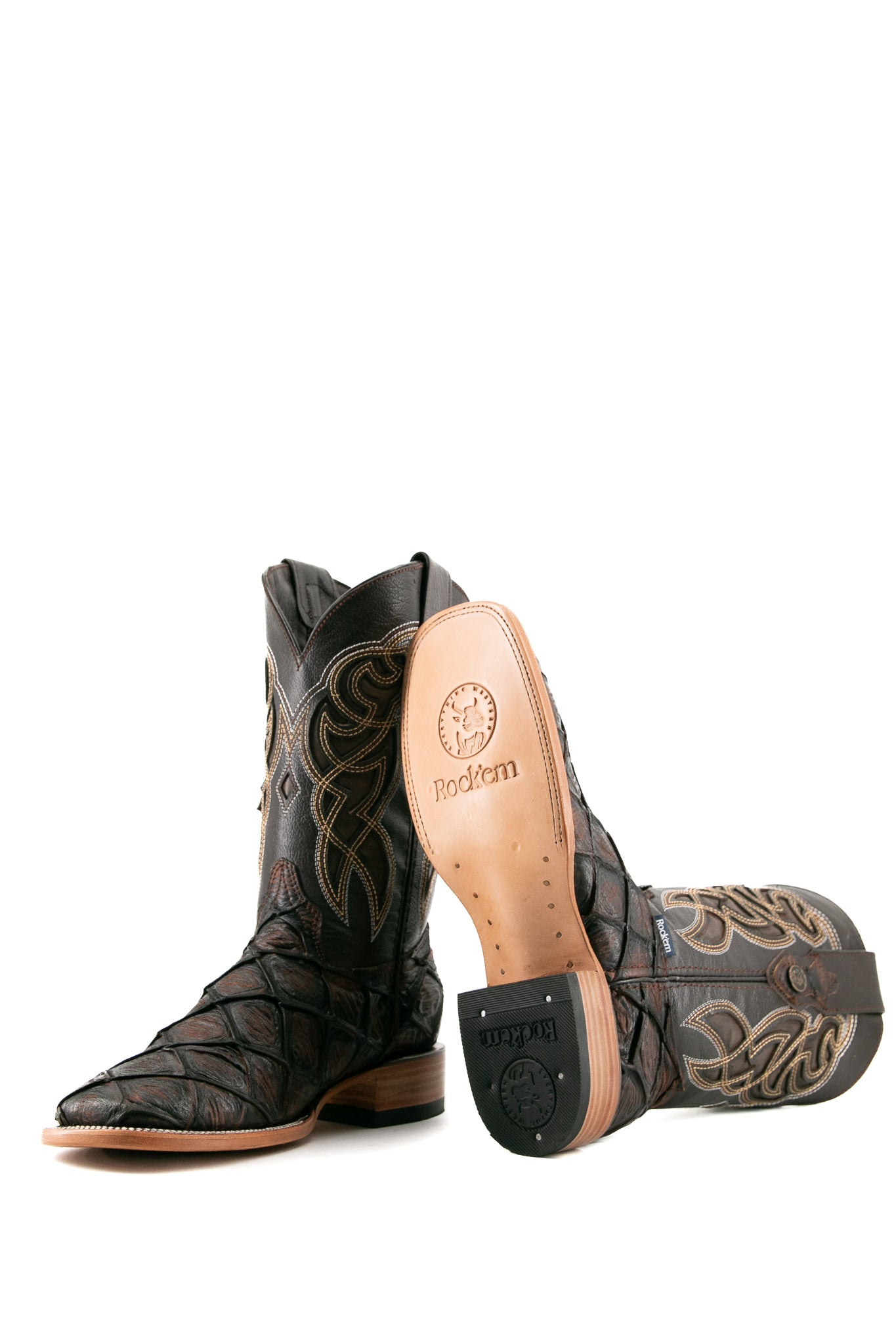 View of the brown Big Bass Pirarucu Matte cowboy boots in genuine leather, featuring a square toe, brown pirarucu print vamp, brown shaft with brown embroidery, tan leather sole and rubber heel.