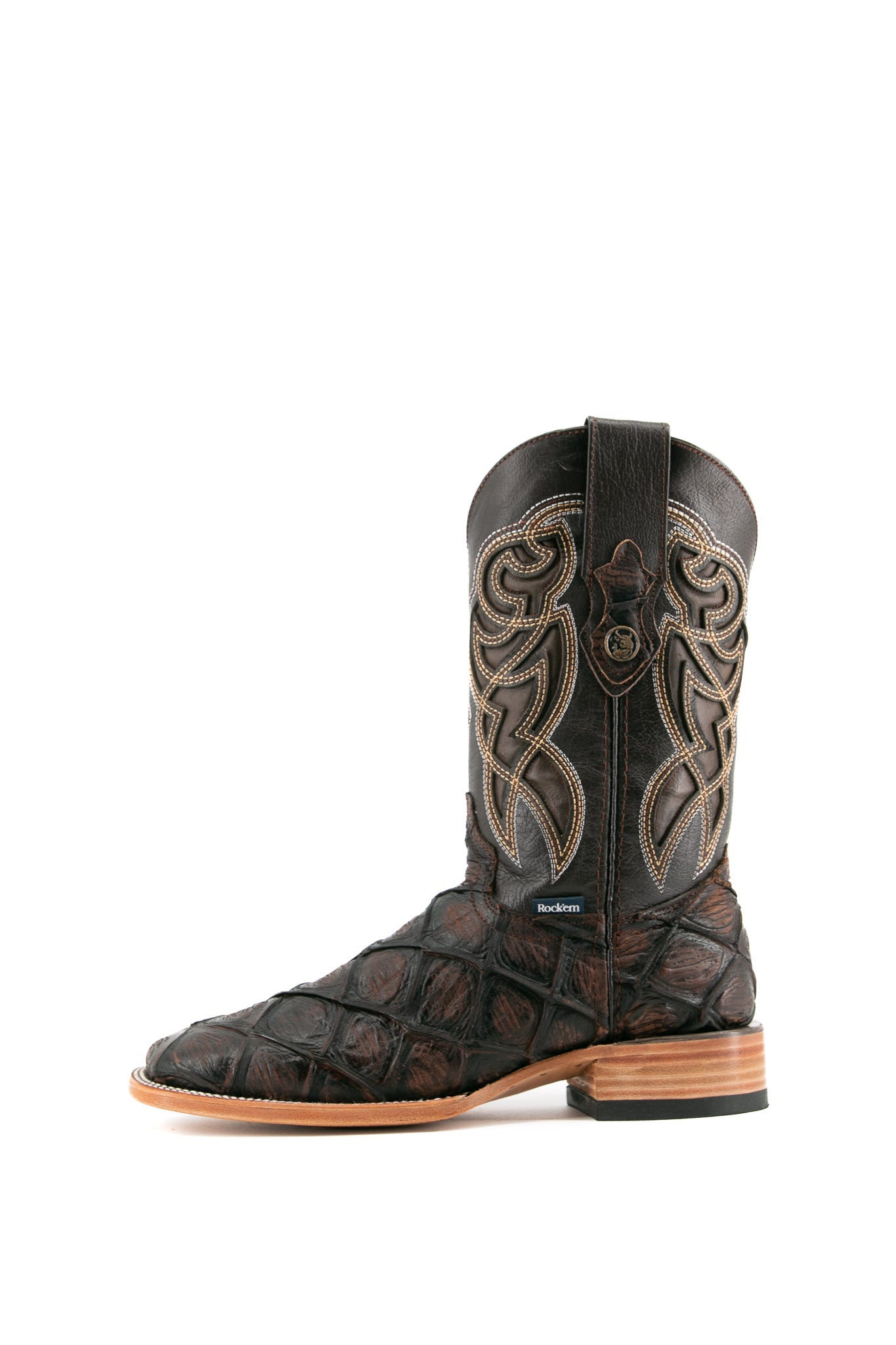 Side view of the brown Big Bass Pirarucu Matte cowboy boots in genuine leather, featuring a square toe, brown pirarucu print vamp, brown shaft with brown embroidery, rubber heel.