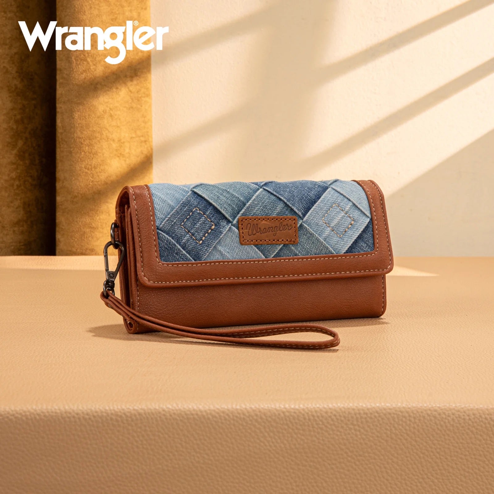 ＃デニムレオウォレット Wrangler Denim Woven Tri-Fold Wristlet/Wallet – Rock'em