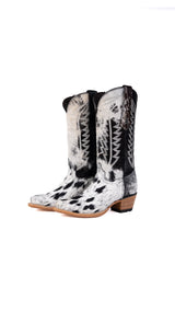 Carmina Cowhide Snip Toe Cowgirl Boot Size 6 Box EU24