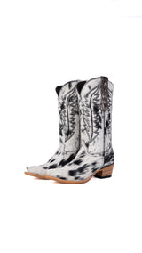Carmina Cowhide Snip Toe Cowgirl Boot Size 7 Box EU30