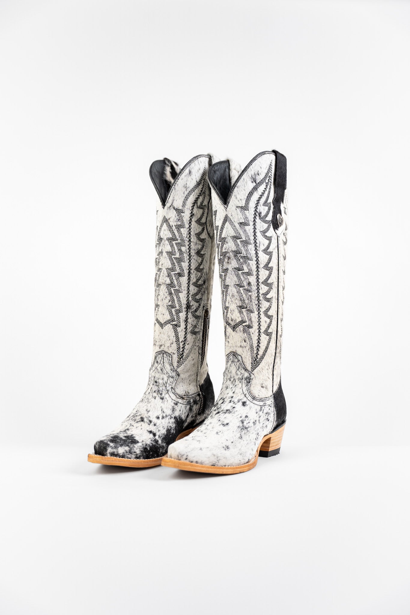 Carmina Tall Cowhide Snip Toe Cowgirl Boot Size 6 Box CU2