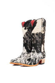 Katherine Snip Toe Cowhide Cowgirl Boot Size 6 Box NW74