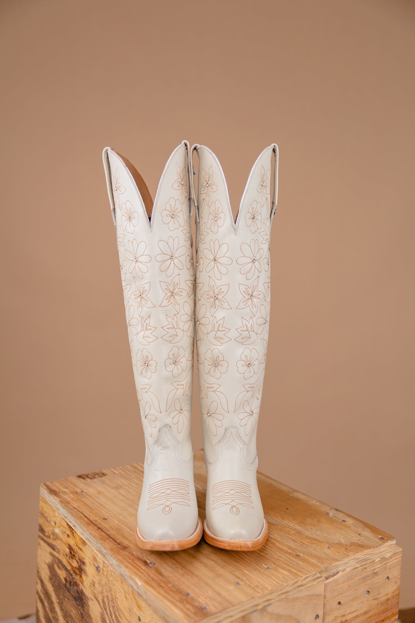 Ivory cowboy boots hot sale for a wedding