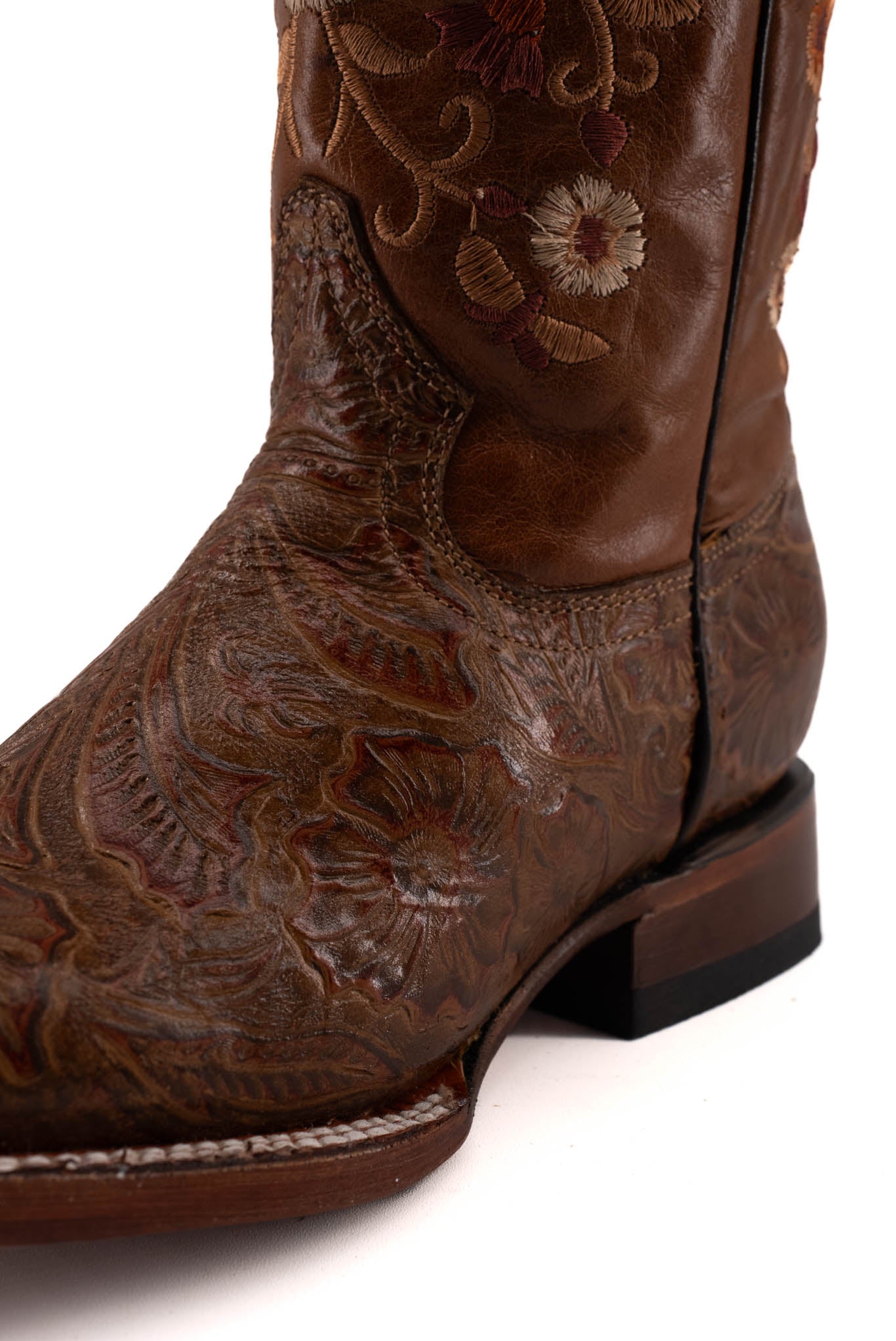 100% Leather bulldog style cowboy boots —