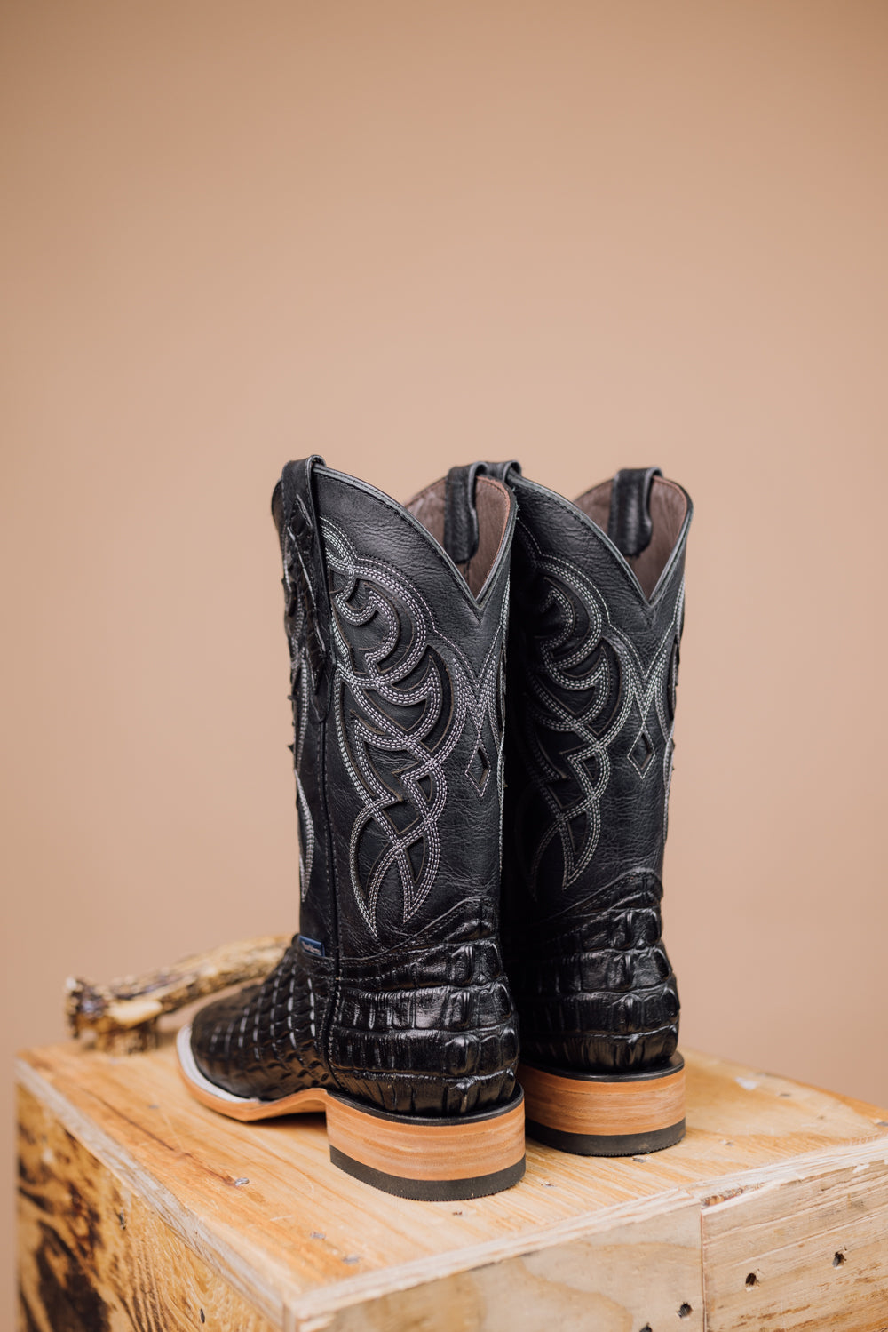 Black gator hotsell skin boots